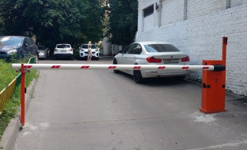 Двор для своих